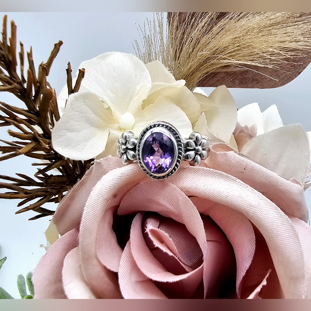 🥰 FEBRUARY LOVE RING - Picture 6 of 6